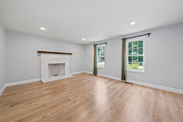 379 West Washington Street, Hanson, MA 02341