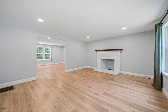 379 West Washington Street, Hanson, MA 02341