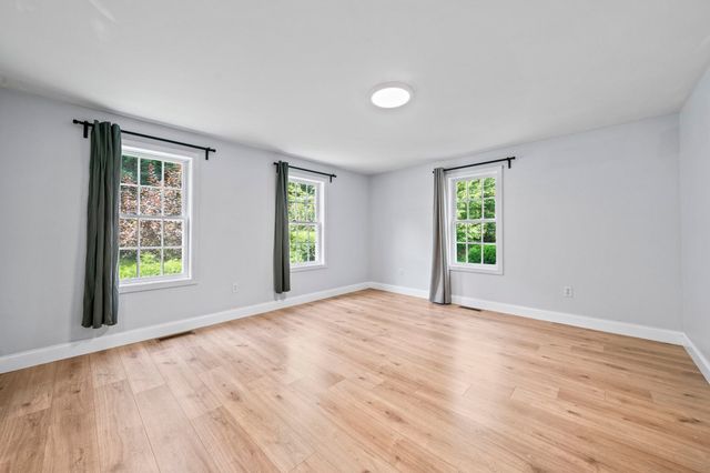 379 West Washington Street, Hanson, MA 02341