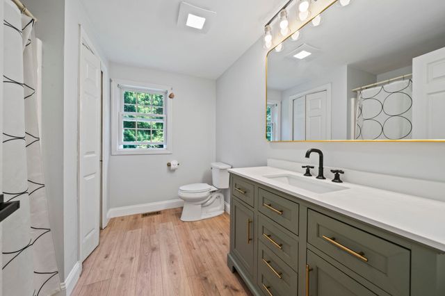 379 West Washington Street, Hanson, MA 02341