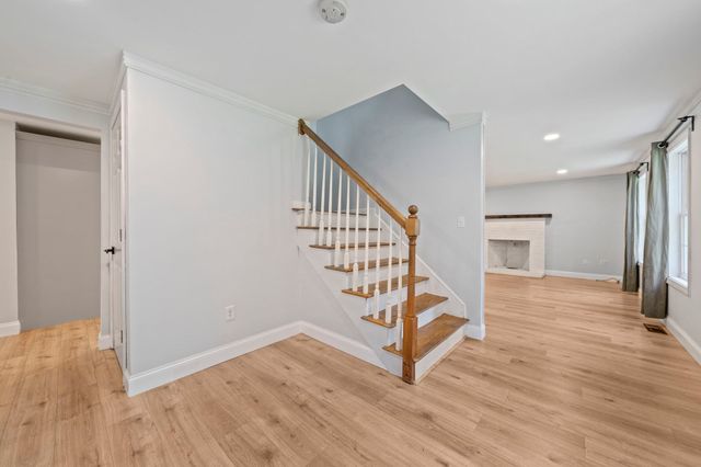 379 West Washington Street, Hanson, MA 02341