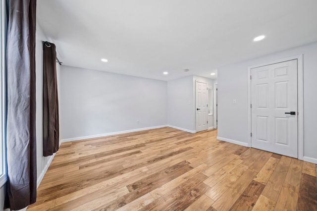 379 West Washington Street, Hanson, MA 02341