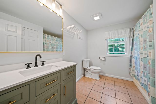 379 West Washington Street, Hanson, MA 02341