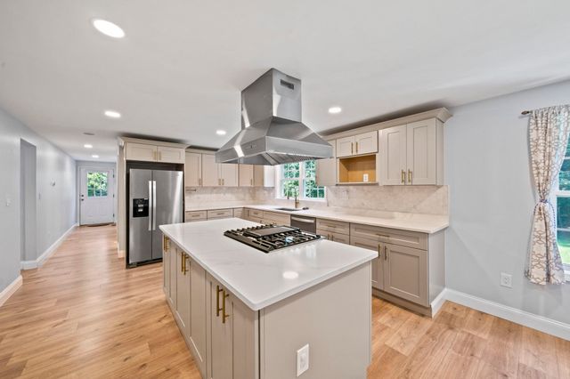 379 West Washington Street, Hanson, MA 02341
