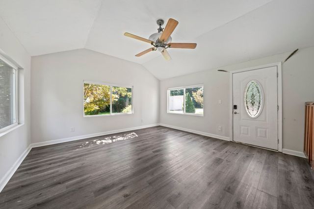 379 West Washington Street, Hanson, MA 02341