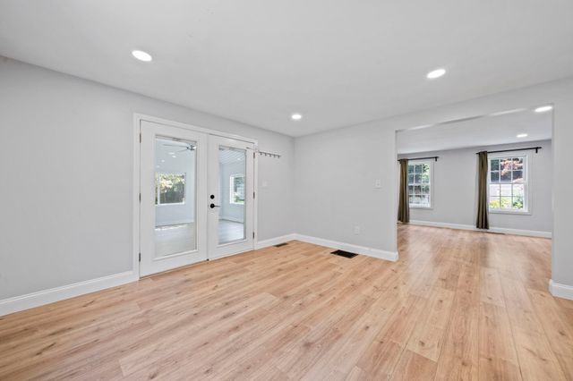 379 West Washington Street, Hanson, MA 02341