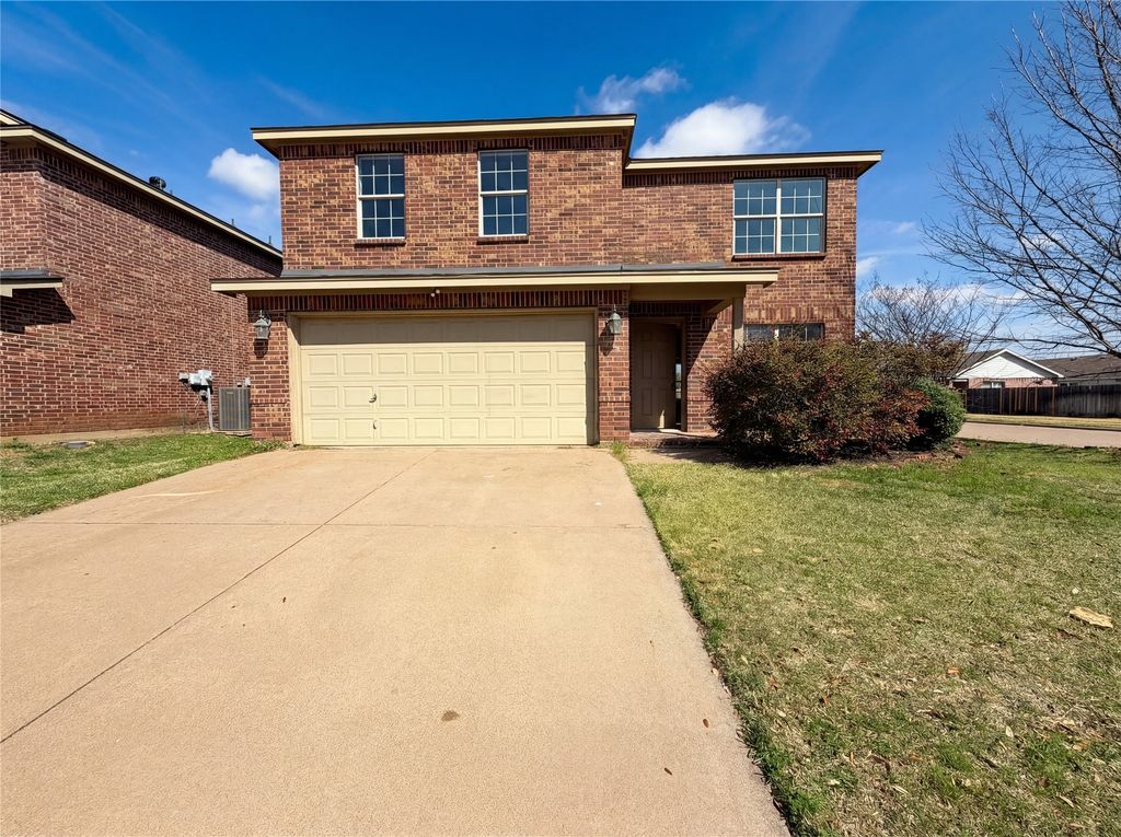 1200 Boxwood Drive, Crowley, TX 76036