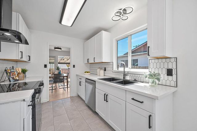 5822 Hemlock St, Sacramento, CA 95841