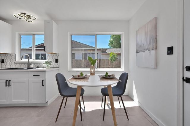 5822 Hemlock St, Sacramento, CA 95841