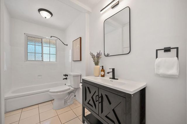 5822 Hemlock St, Sacramento, CA 95841