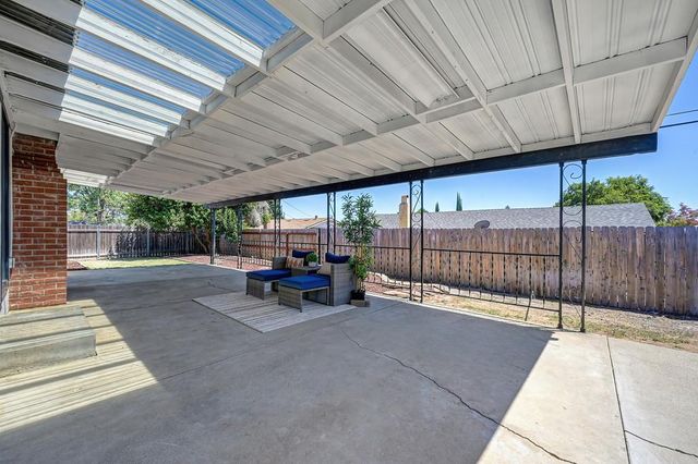 5822 Hemlock St, Sacramento, CA 95841