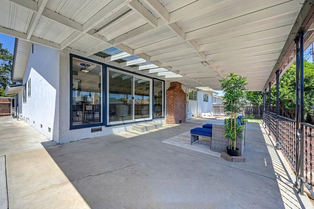 5822 Hemlock St, Sacramento, CA 95841