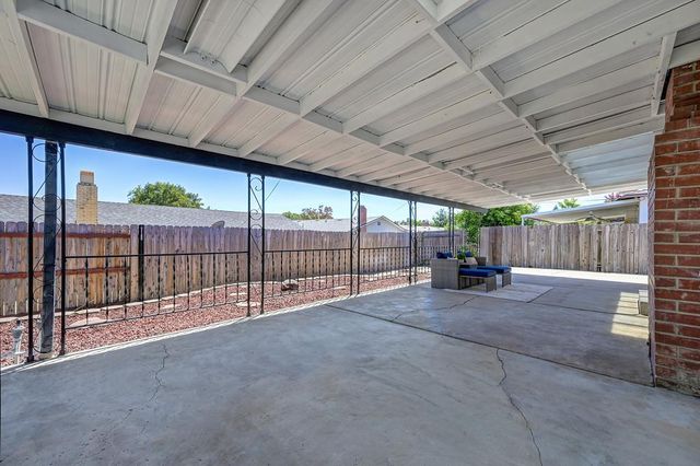 5822 Hemlock St, Sacramento, CA 95841