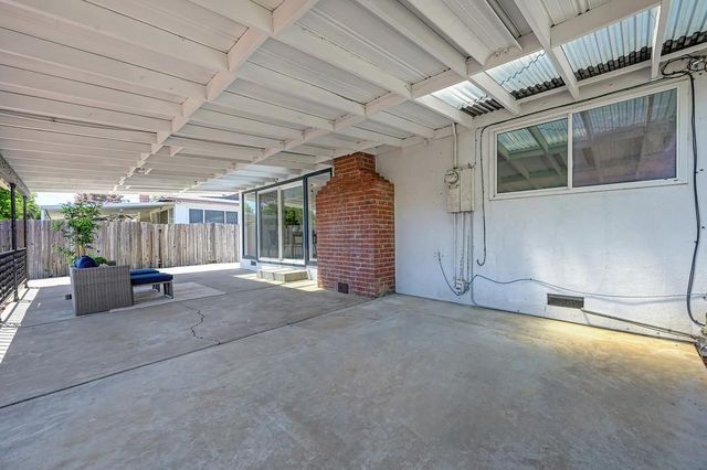 5822 Hemlock St, Sacramento, CA 95841