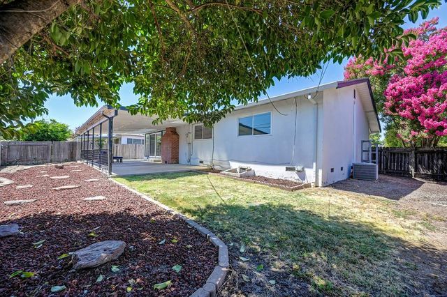 5822 Hemlock St, Sacramento, CA 95841