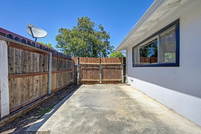 5822 Hemlock St, Sacramento, CA 95841
