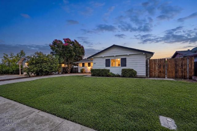 5822 Hemlock St, Sacramento, CA 95841