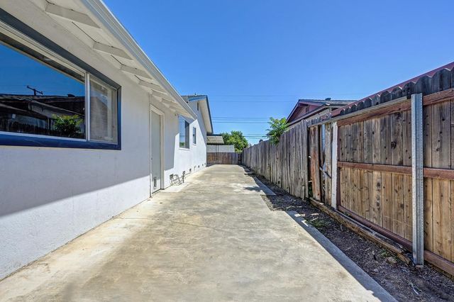 5822 Hemlock St, Sacramento, CA 95841