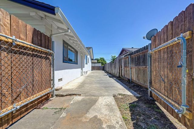 5822 Hemlock St, Sacramento, CA 95841