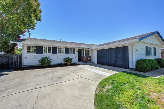 5822 Hemlock St, Sacramento, CA 95841