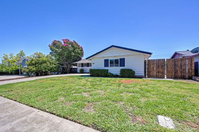 5822 Hemlock St, Sacramento, CA 95841