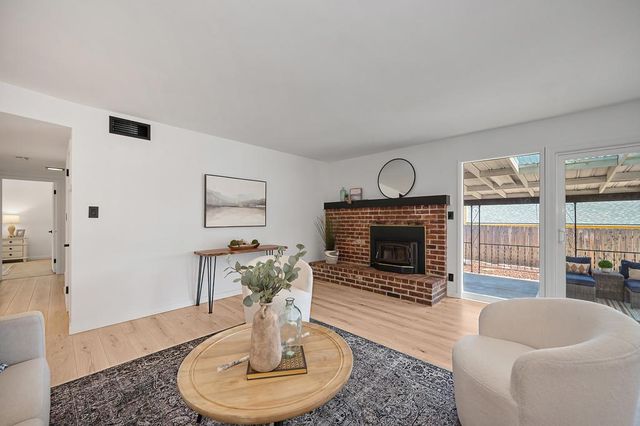 5822 Hemlock St, Sacramento, CA 95841
