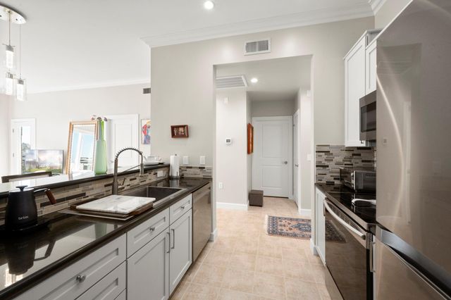 1900 Genesee Street 302, Houston, TX 77006