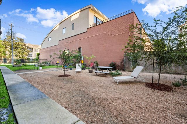 1900 Genesee Street 302, Houston, TX 77006