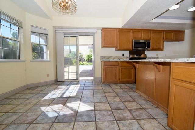 2413 Tamarack Ct, Rocklin, CA 95677