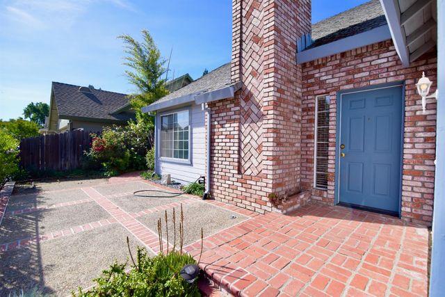 2413 Tamarack Ct, Rocklin, CA 95677