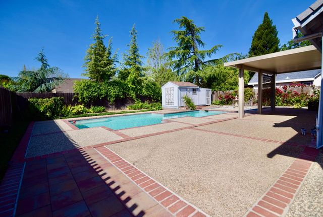 2413 Tamarack Ct, Rocklin, CA 95677