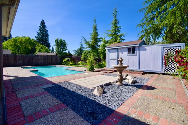 2413 Tamarack Ct, Rocklin, CA 95677