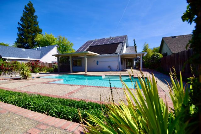 2413 Tamarack Ct, Rocklin, CA 95677