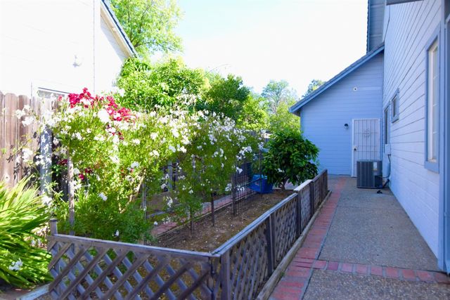 2413 Tamarack Ct, Rocklin, CA 95677