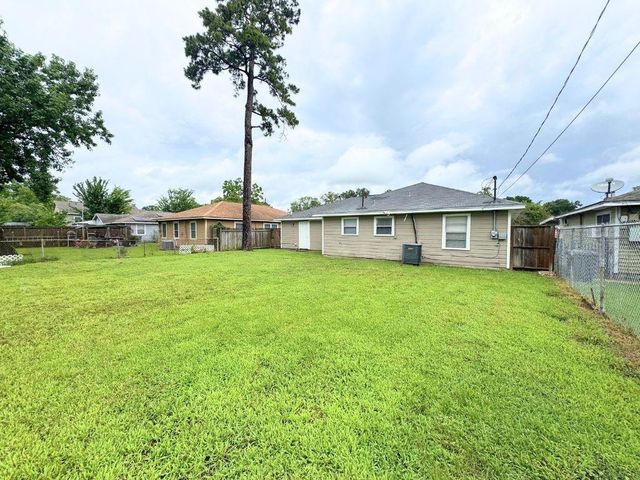 8238 Homewood Lane, Houston, TX 77028