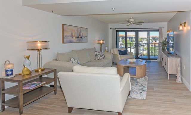 901 Seafarer Circle 302, Jupiter, FL 33477