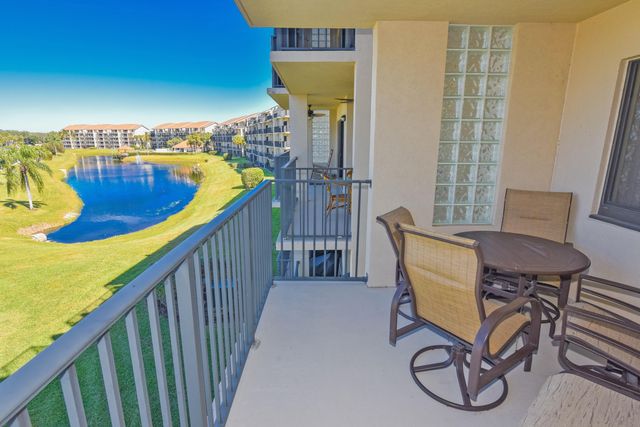 901 Seafarer Circle 302, Jupiter, FL 33477