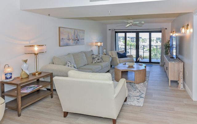 901 Seafarer Circle 302, Jupiter, FL 33477