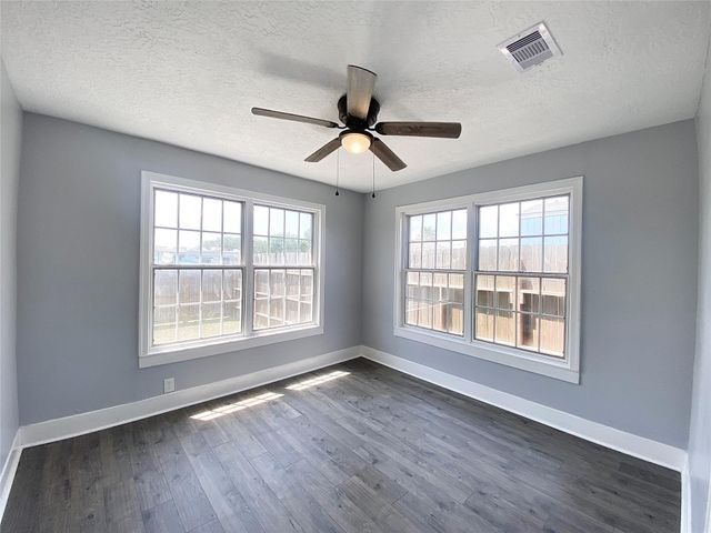 2371 Broadway Street E, San Leon, TX 77539