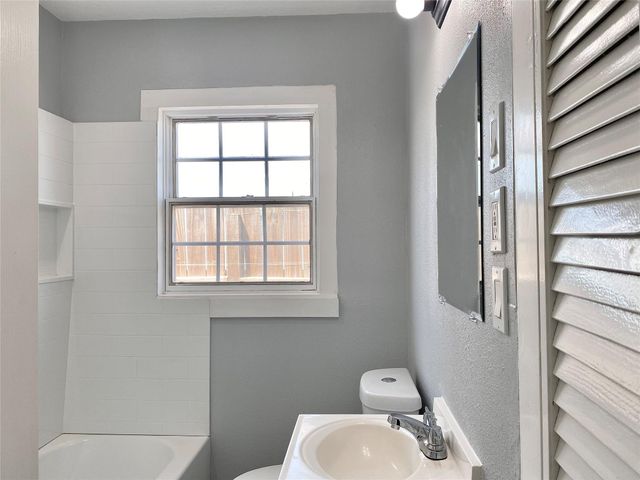 2371 Broadway Street E, San Leon, TX 77539