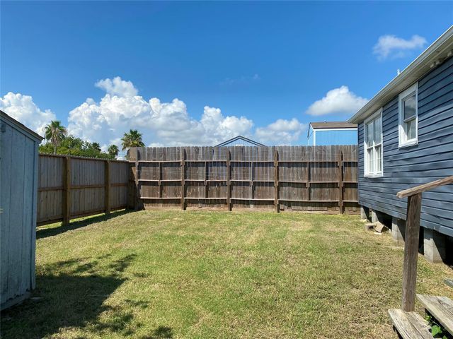 2371 Broadway Street E, San Leon, TX 77539