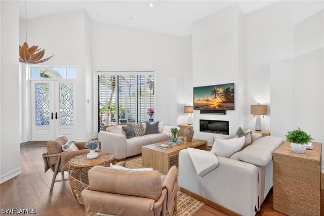 3296 LOOKOUT LN, Naples, FL 34112