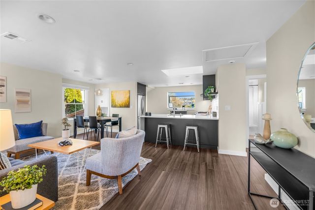 3206 22nd Avenue W, Seattle, WA 98199