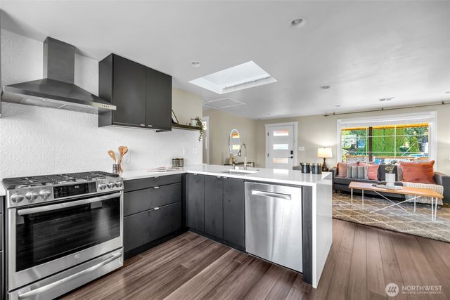 3206 22nd Avenue W, Seattle, WA 98199