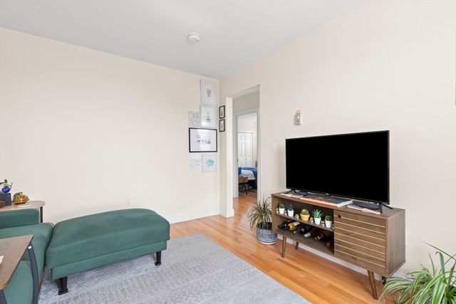 220 Middlesex Ave 5, Medford, MA 02155