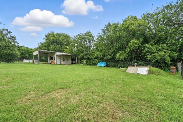 525 Surrey Lane, Burleson, TX 76028