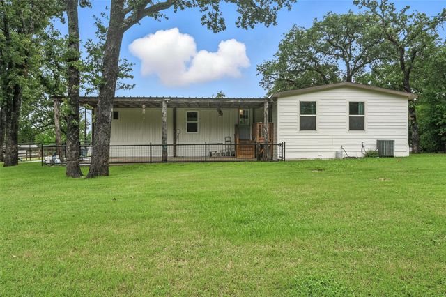 525 Surrey Lane, Burleson, TX 76028