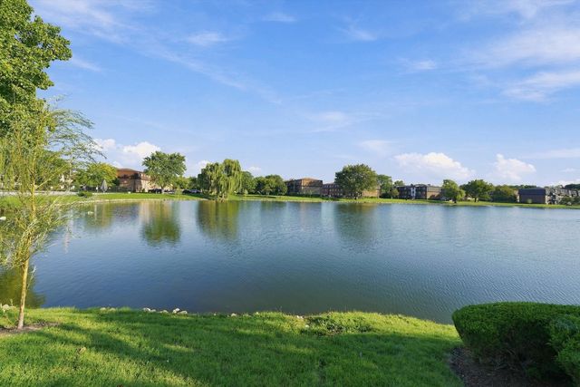 9386 Bay Colony Drive 1S, Des Plaines, IL 60016