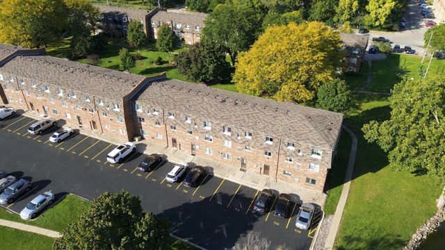 9386 Bay Colony Drive 1S, Des Plaines, IL 60016