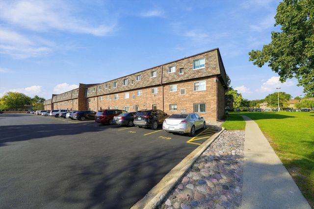 9386 Bay Colony Drive 1S, Des Plaines, IL 60016